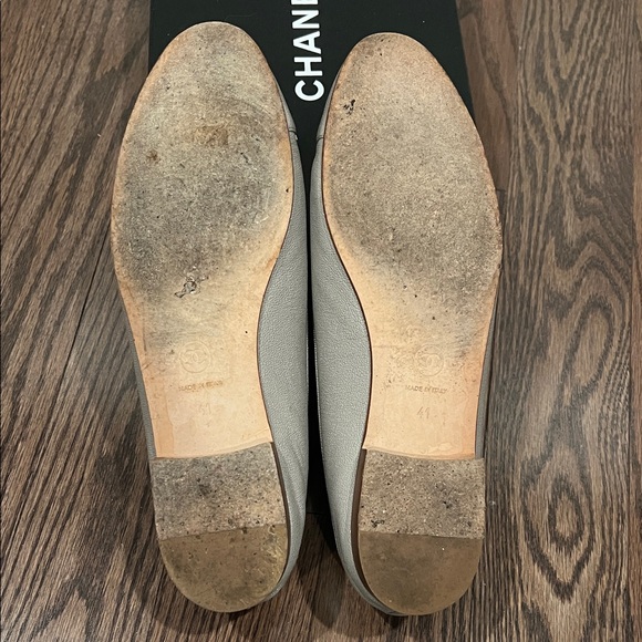 CHANEL Gray Caviar Ballet Flats - Picture 5 of 8